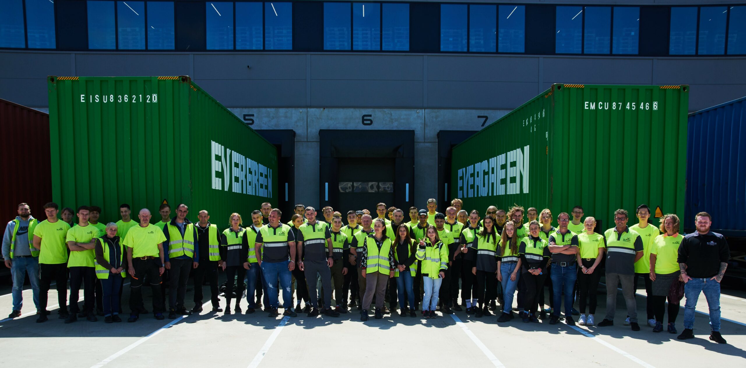De Zwaluw Logistics warehouse team